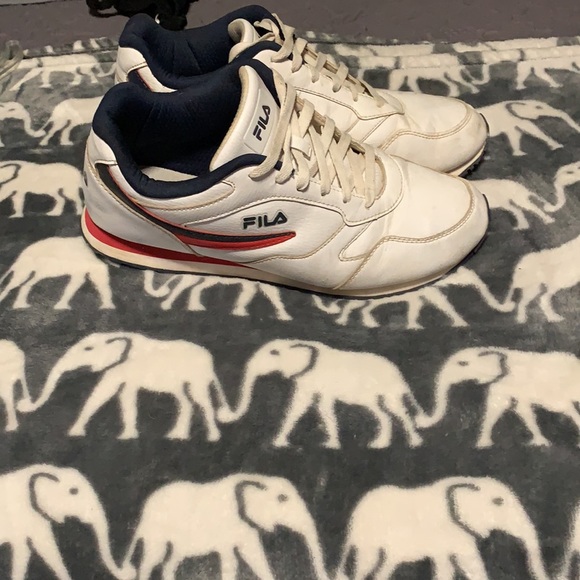 Tennis shoes - Picture 2 of 4